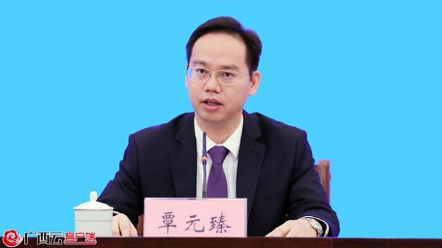 覃元臻.jpg