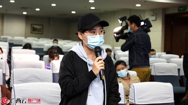 人民日报记者.jpg