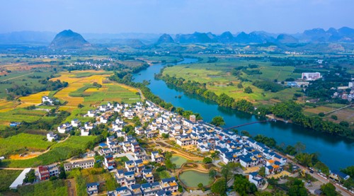 从空中俯瞰卜花村。受访者供图.jpg